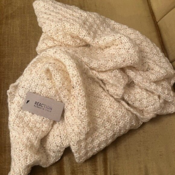 NWT Kenneth Cole Sequined Infinity Scarf - Picture 3 of 3